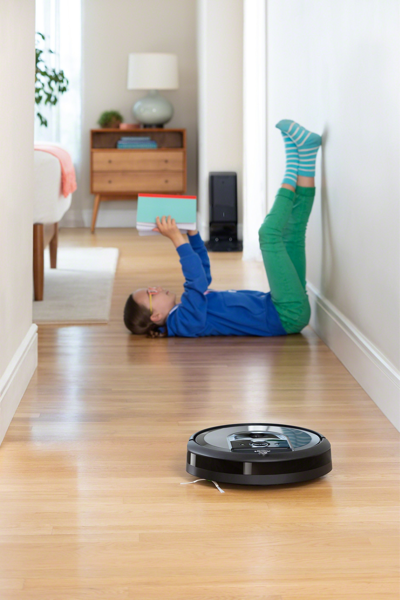 IROBOT Roomba i7 aspirapolvere robot 0,4 L Senza sacchetto Nero, Robot  aspirapolvere in Offerta su Stay On