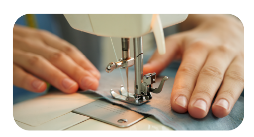 Macchina da cucire elettronica e manuale a confronto